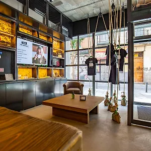 rodamon-barcelona-hostel.catalonia-hotels.com/